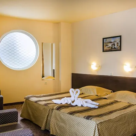 Amaris Hotel 3*