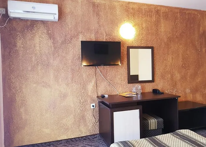 Отель Amaris 3*